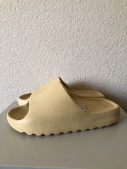 Men’s Adidas Yeezy Desert Sand Sandals (Size 8.5)