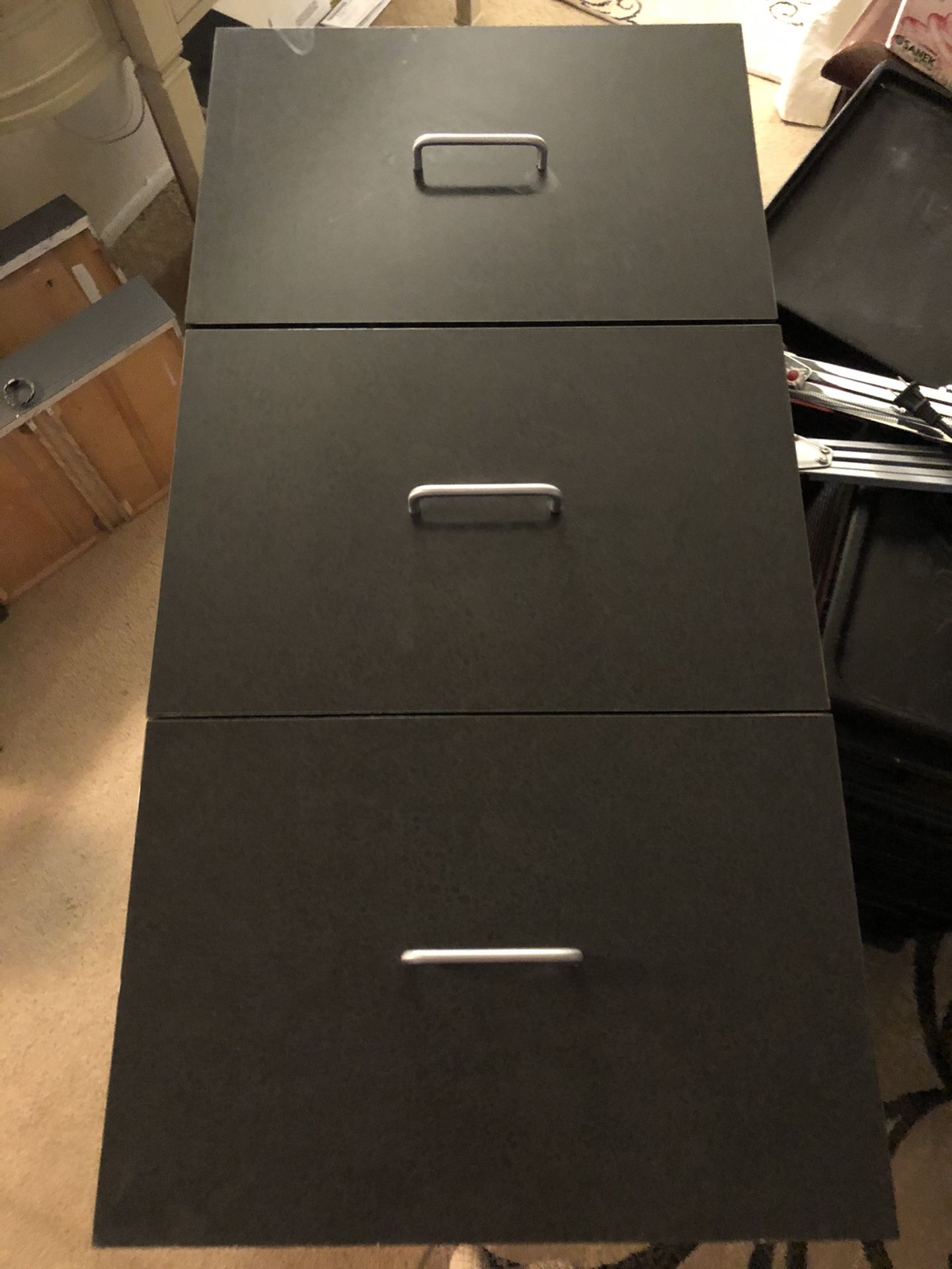 3 drawers file cabine 37” 18” 18 1/2”
