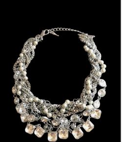 Never worn Stunning Chloe + Isabel Torsade Signature Statement Necklac