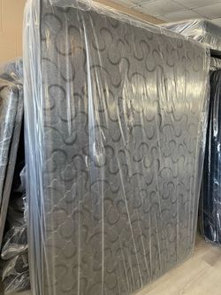QUEEN MATTRESSES