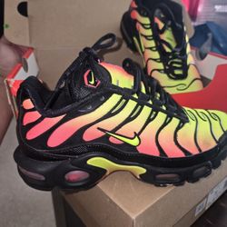 Colorful Nike Air Max Size 6