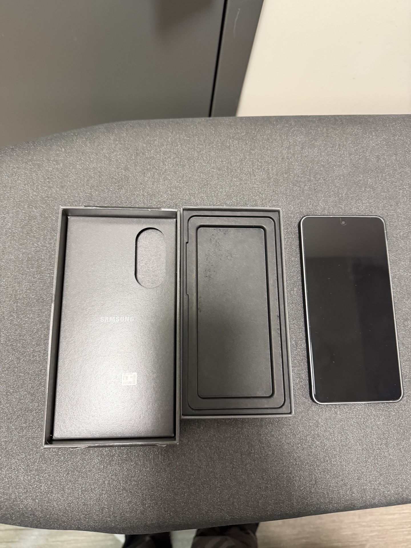 Samsung Galaxy S25 EDGE 512GB Factory Unlocked - LIKE New With $70 Case + Glass