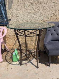 GLASS TABLE/60.00 MESA DE VIDRIO