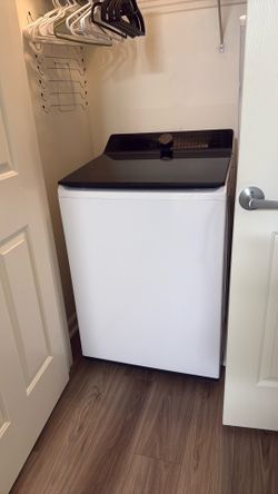 New Washer + Dry for immediate  sale!!!  Need out by the 24th of May.