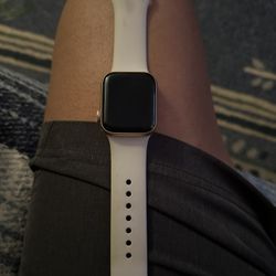 Apple SE 40mm Watch
