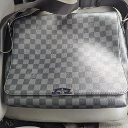 Louis Vuitton District Pm Monogram Bag 