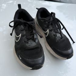 Boys Sz 4.5 Tennis Shoes