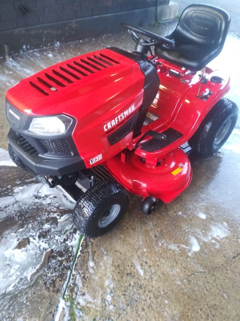 Like new 2018 Craftsman T130 Riding mower for Sale in Burlington, NC