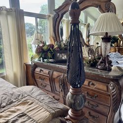 Gorgeous! Michael Amini / Aico “ Eden “ King Size Bedroom Set!