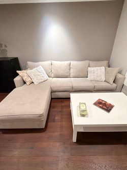 Modern Chic L-Shaped Couch + Free Decorative Pillows