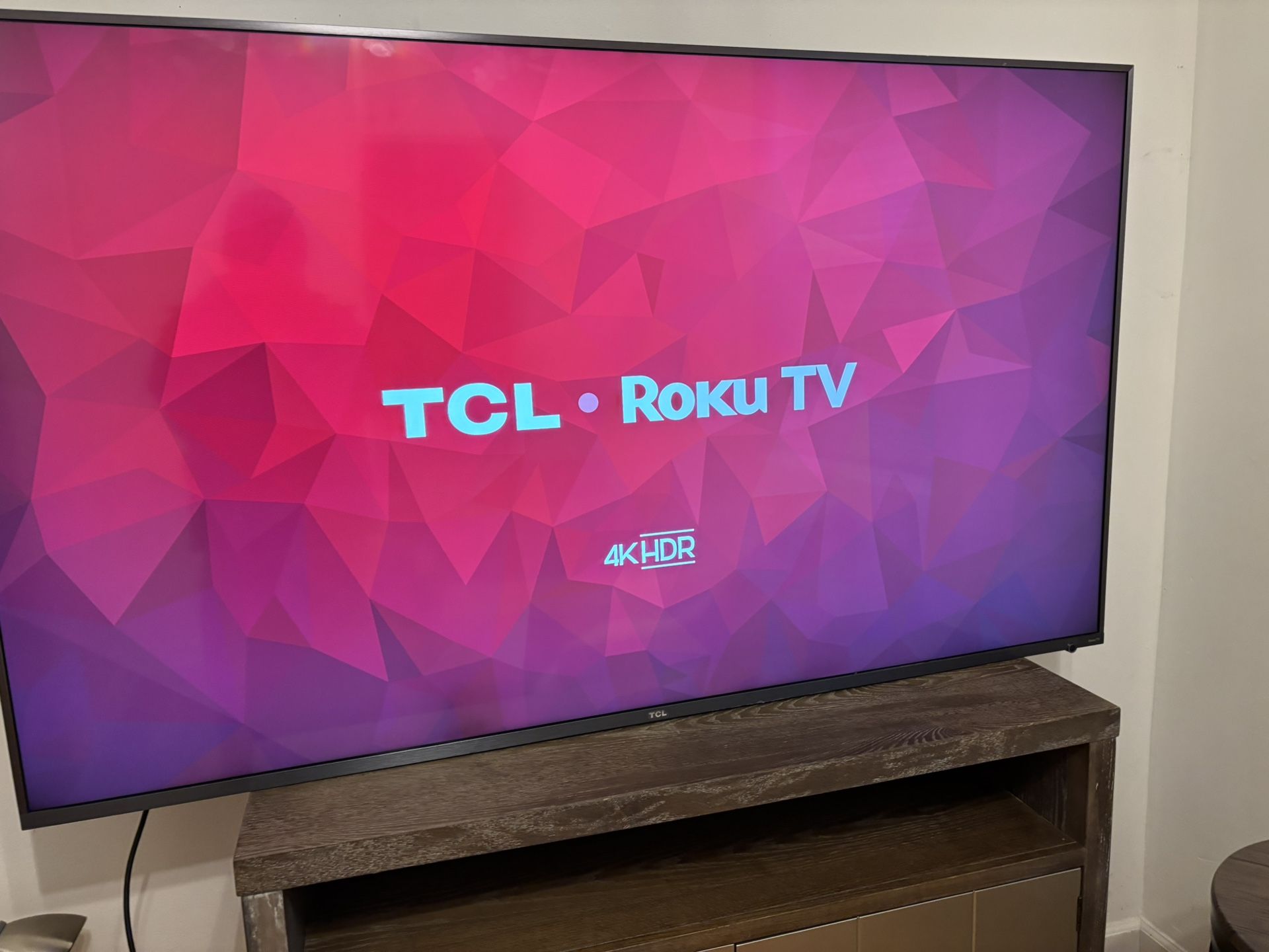 TCL 4k HDR Roku Tv . 65 Inches Needs Remote 