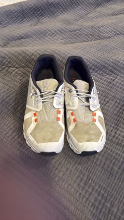 Women’s On Cloud 5  size 7