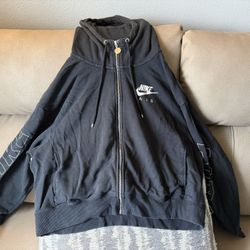 Cropped Medium Nike Zip Up 