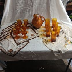VTG Amber Pitcher Glasswear Set With  Table Linen