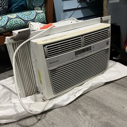Frigidaire window mount AC used
