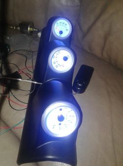 Gauge whith pillar pod