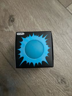 Blue glow in the dark needoh
