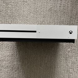 Xbox One - Like New With Games!