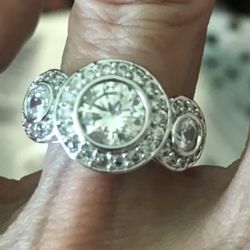 Beautiful Silver Tone Ring With Faux Diamond’s 
