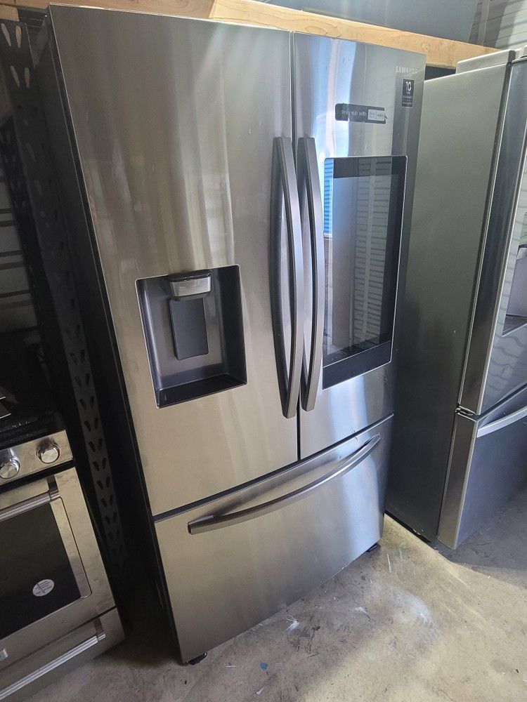 Like New Samsung Family Hub Stainless Steel French Door Refrigerator With Water And Ice Dispenser 