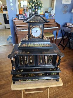  STUNNING GORGEOUS LOOKING VINTAGE  BLACK LACQUER PAGODA  JEWELRY BOX WITH  CLOCK  HAND  DECORATED  IN the CHINOISRIE STYLE 