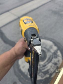 Pneumatic Finish Nail Gun Dewalt 