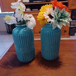 New Flowers in a Colored decorative Vase 
$5 each

Great for presents, gifts, home, decor, bedroom, kitchen, diningroom, Birthday and more 