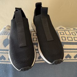 MK Ladies Shoes In Excellent Condition  Size 8  1/2