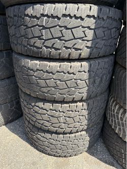Vendo 35/12.50/R17 las 4 llantas Toyo por $210