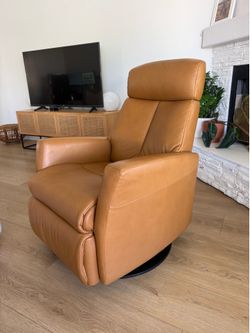 IMG Manual Leather Recliner and Footrest, Excellent Condition!