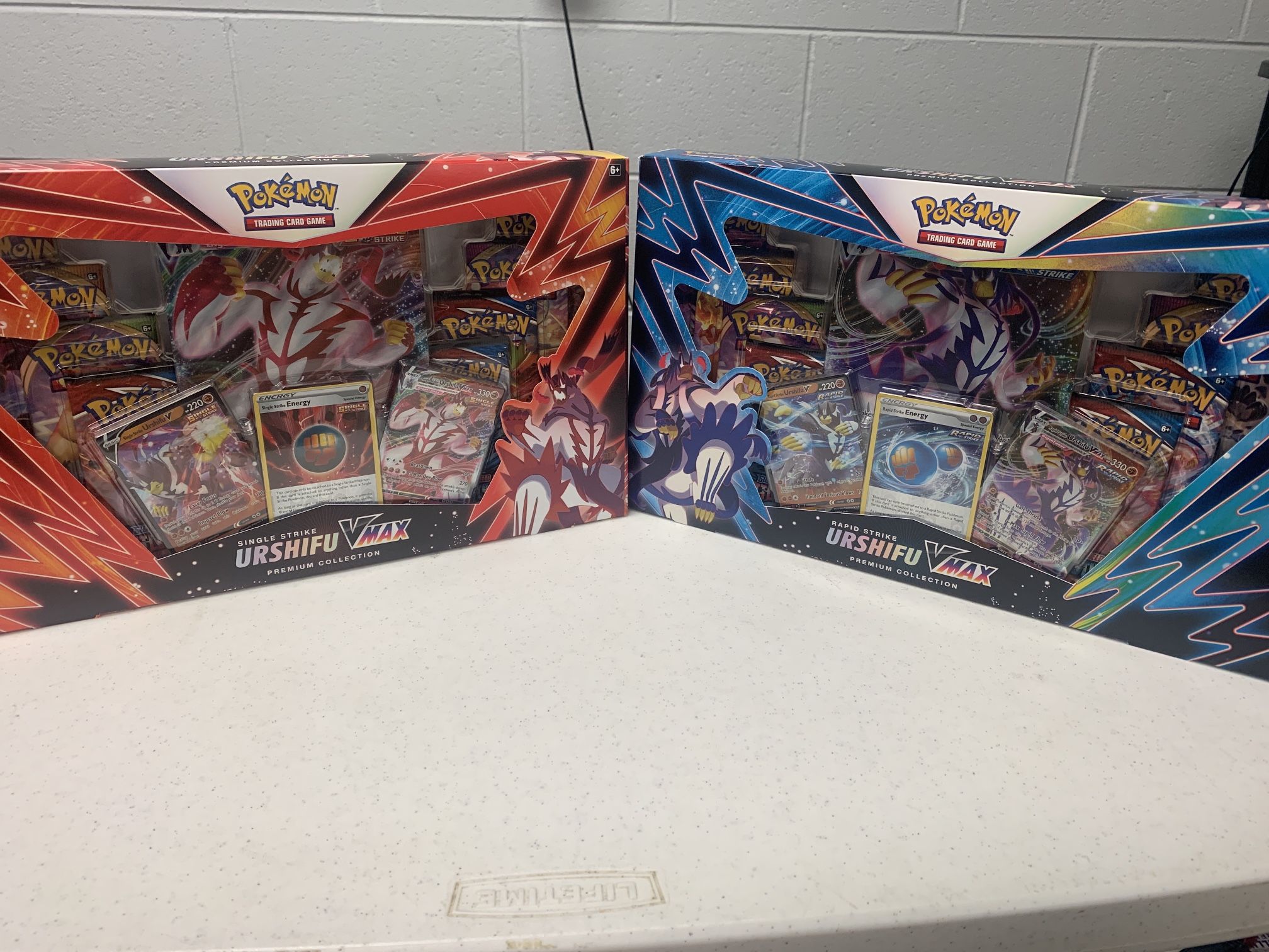 Pokémon Vmax Boxes