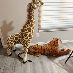 Stuffed Animals Giraffe And Tiger