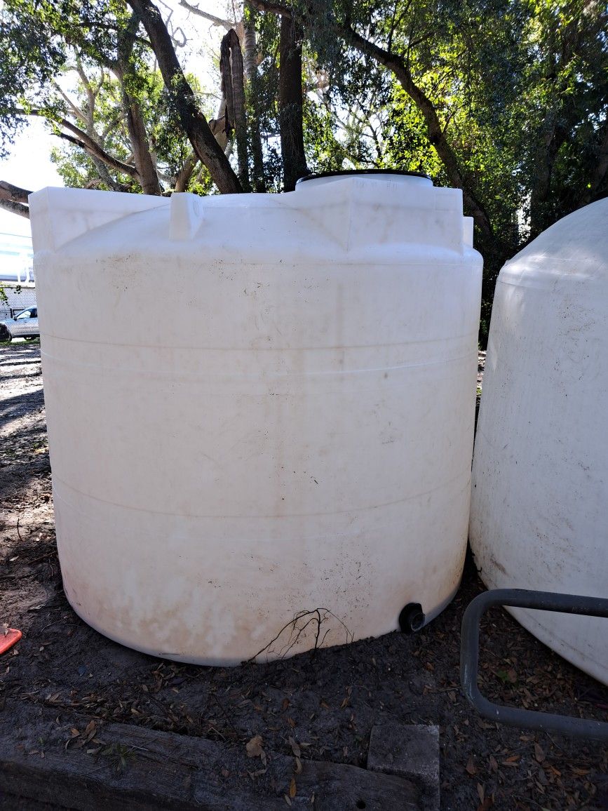 1000 Gallon Water Tank $800 Obo