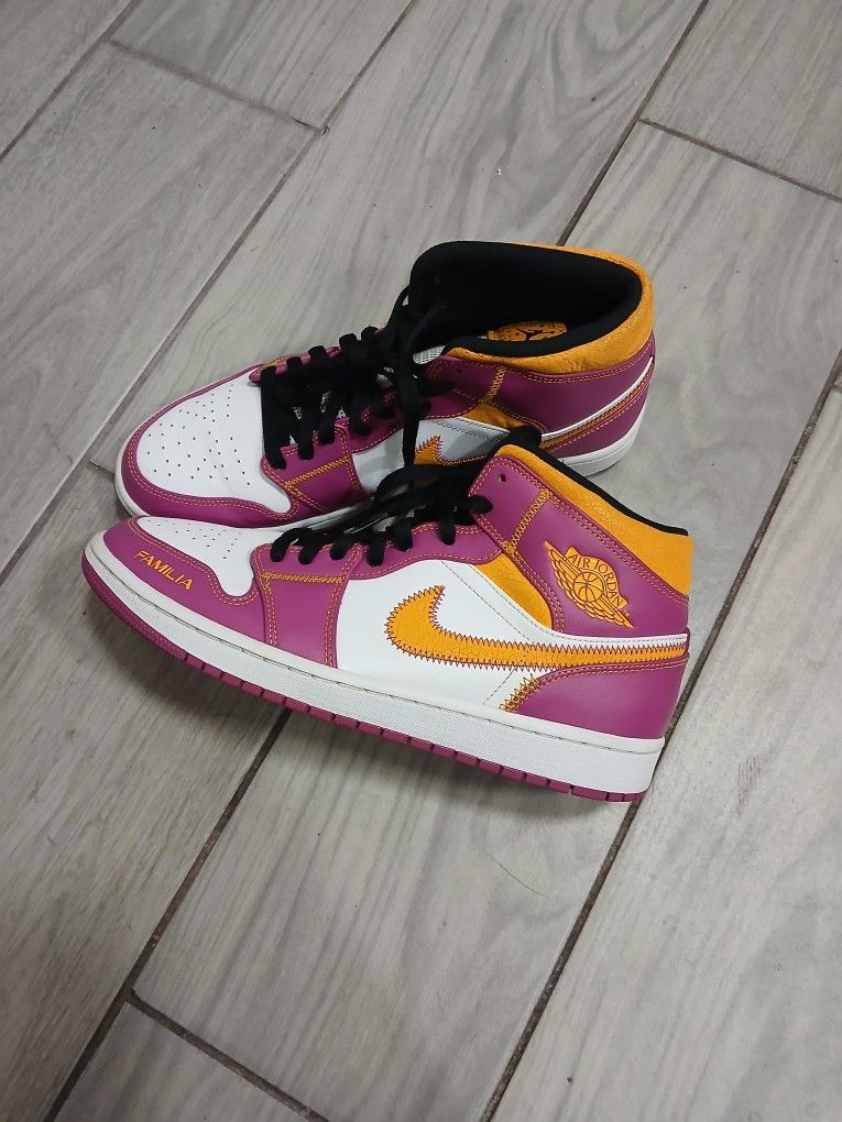 Jordan 1 Mid (La Familia)