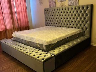 Queen bed gray