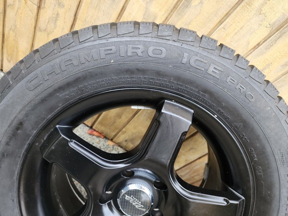 16" Chrysler Town&Country Snow Wheels and Tires for Sale in Everett, WA