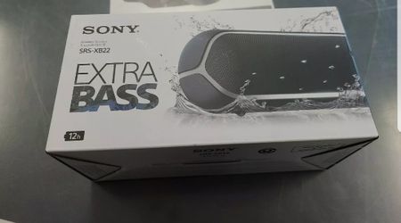 Sony BLUETOOTH SPEAKER $75 firm nathing less
