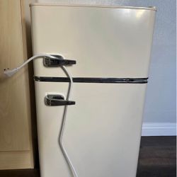 Mini Vintage Fridge/Freezer