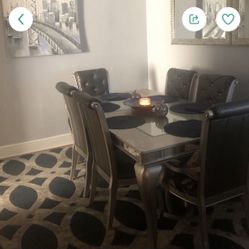  400$ Dining room table and six chairs