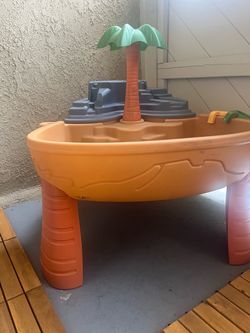 Sand and water table