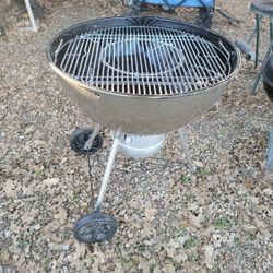 Weber 26" Grill With New Stainless Grate