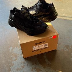 Yeezy 700 MNVN Blacks 