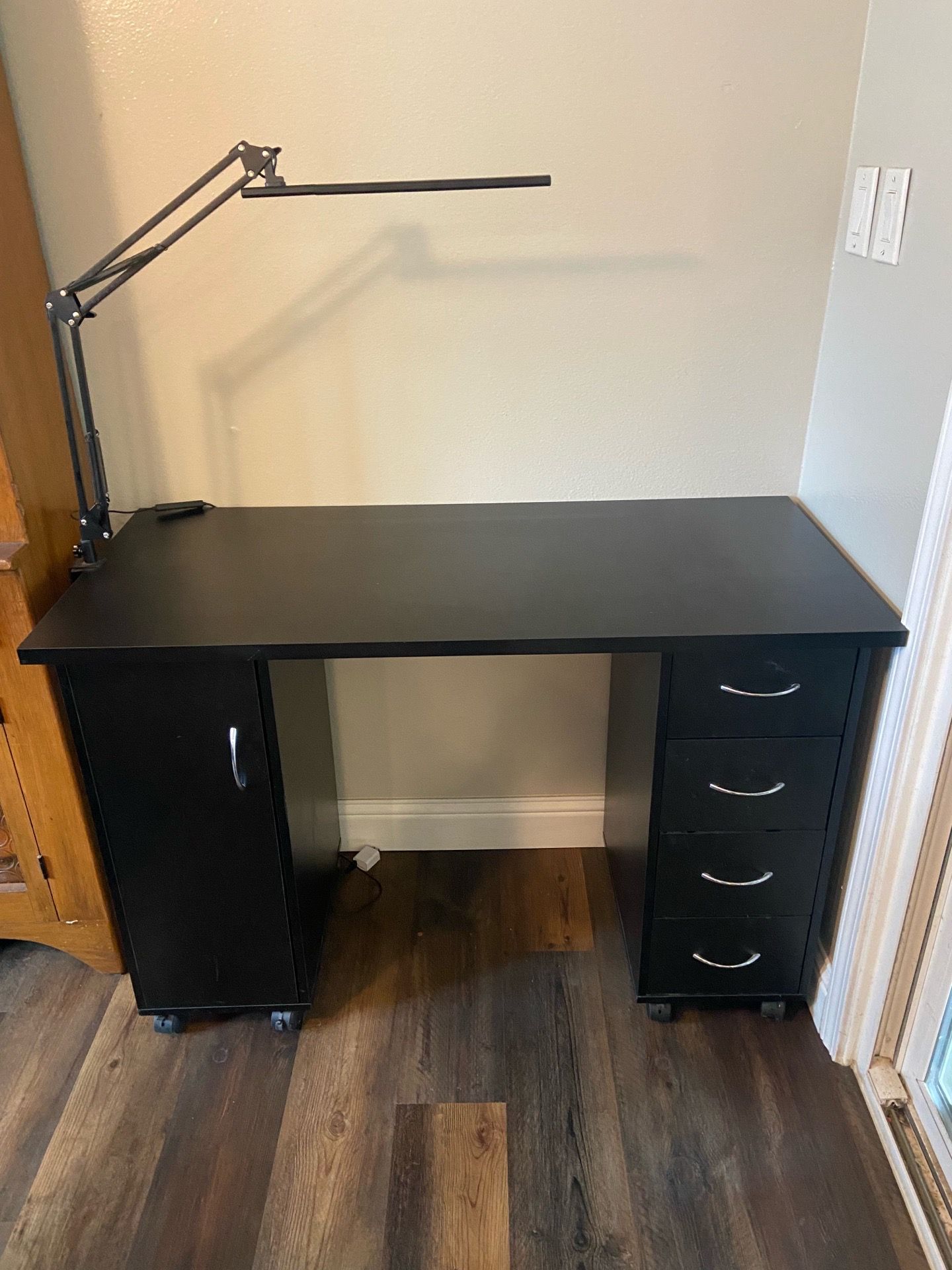 Nail station