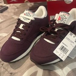 Black cherry unisex Reebok classic size 5.5