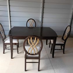Dining Table With 4 Chairs ( Free Delivery If Needed)