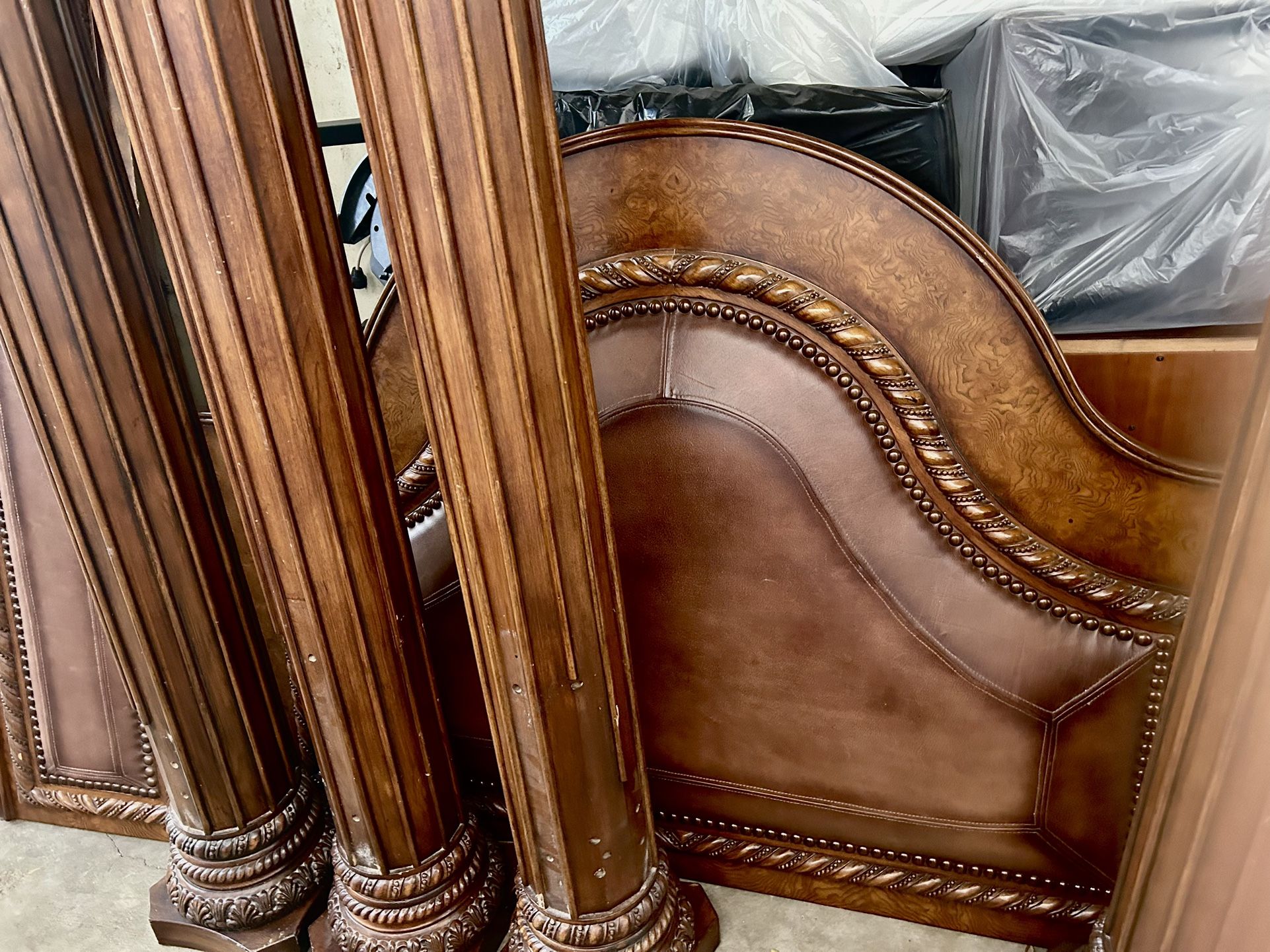 Mahogany King Bed Frame With Pillars