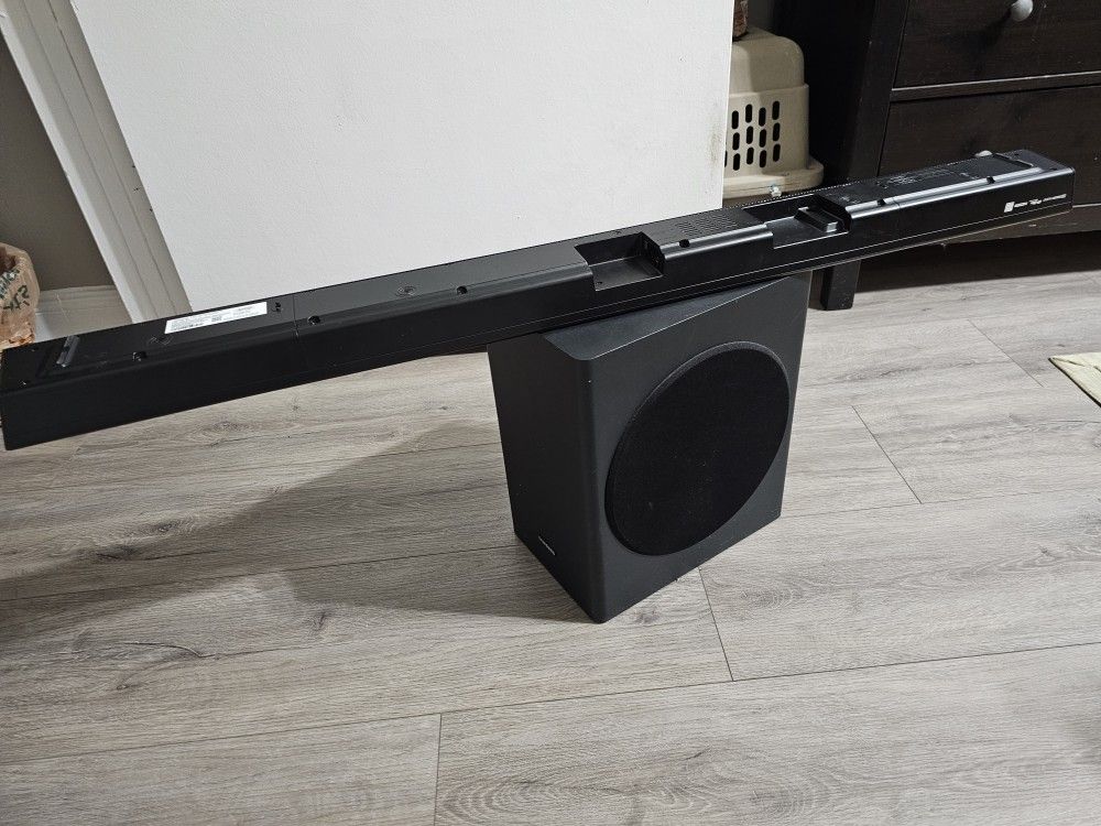 Samsung PS-WR65D Subwoofer and Samsung 3.1-Channel Soundbar HW-R650/ZA