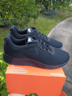 New Women's Nike Tanjun women size 12