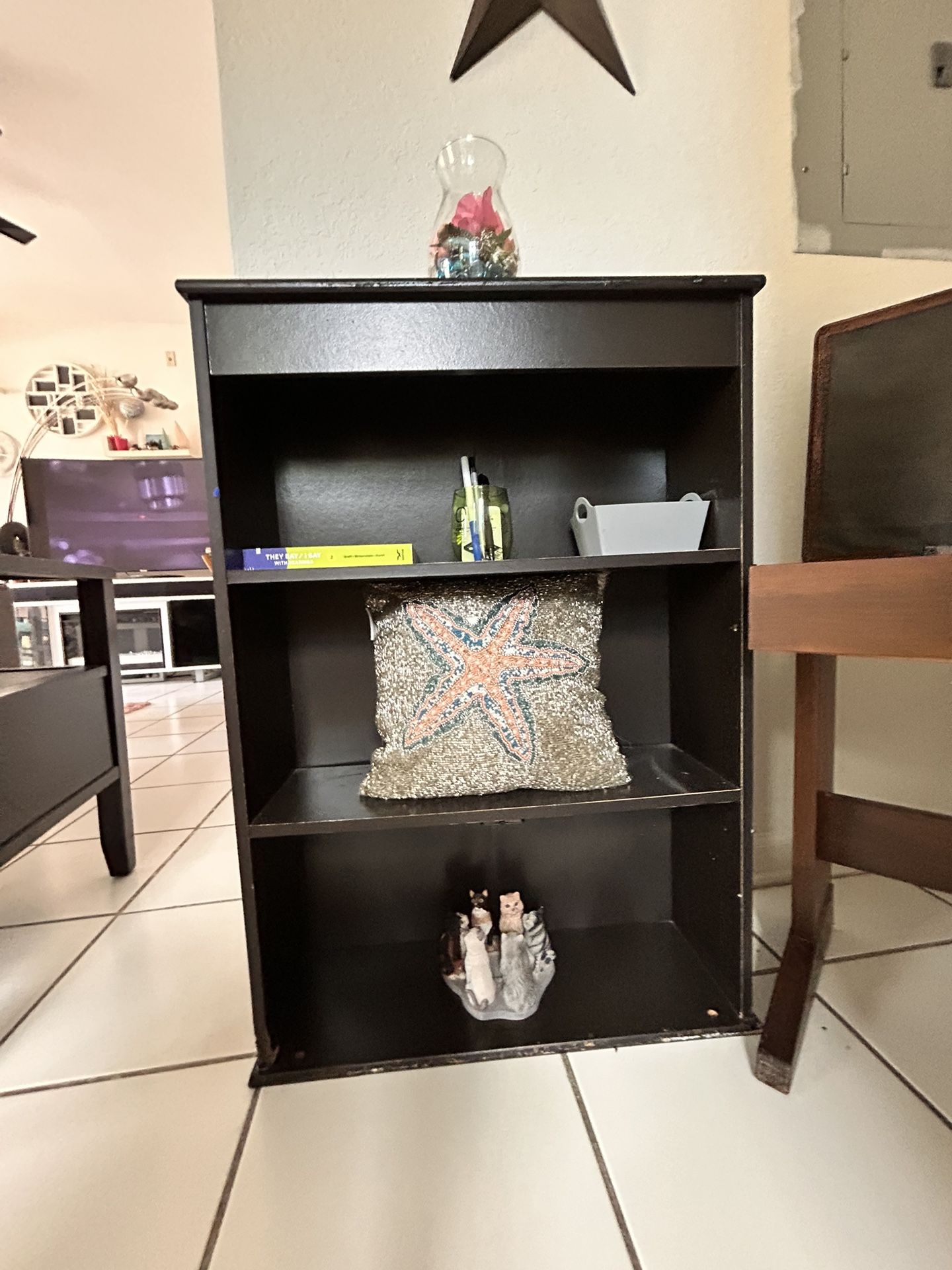 Bookshelf $20 🍀🎁🎈house Furniture, Storage And Organizer Furniture, Shelves, Desk Furniture, Good Deal