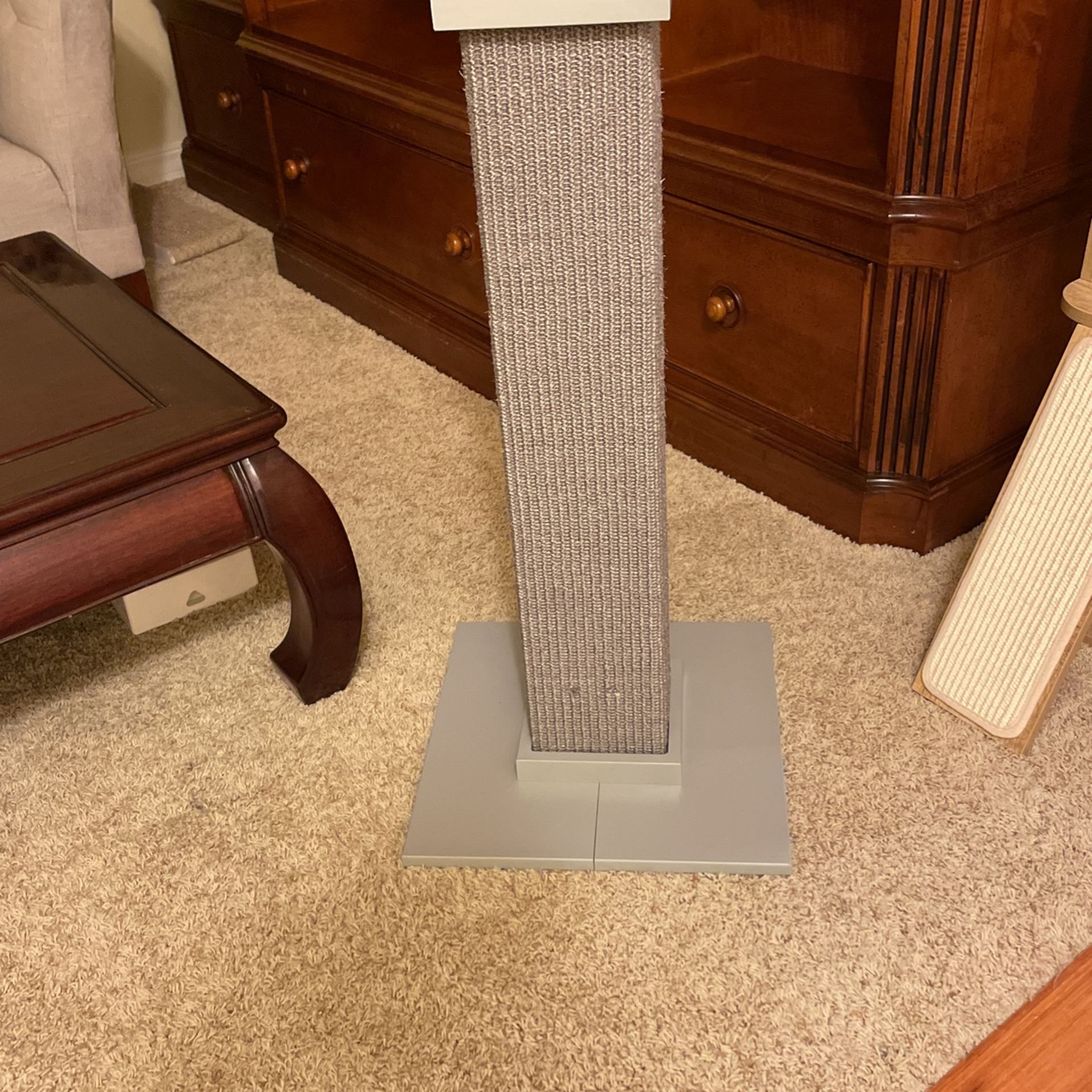 Ultimate Scratching Post  Like New